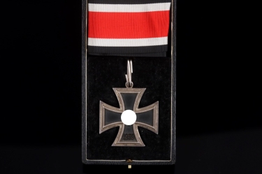 Knight's Cross of the 1939 Iron Cross with neck ribbon and case - S&L (Micro 800)