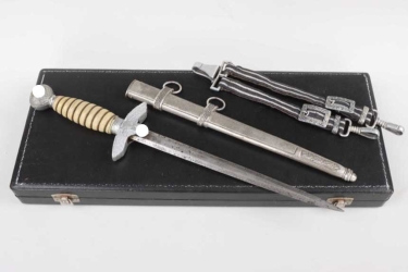 M37 Luftwaffe officer's dagger with hangers and presentation case - Lüneschloss