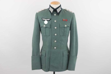 Heer infantry field tunic for a Hauptmann