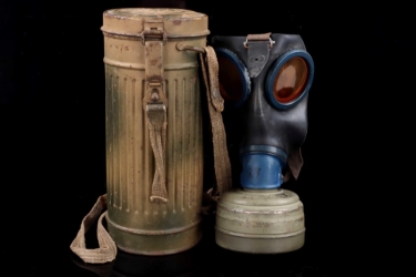 German two-tone camouflage gas mask canister, « Normandy »