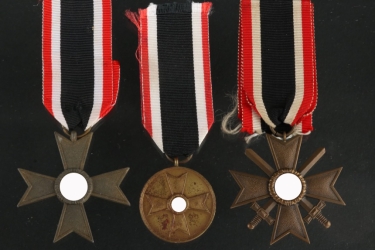 A set of the War Merit Cross 2nd Class Series and Medal