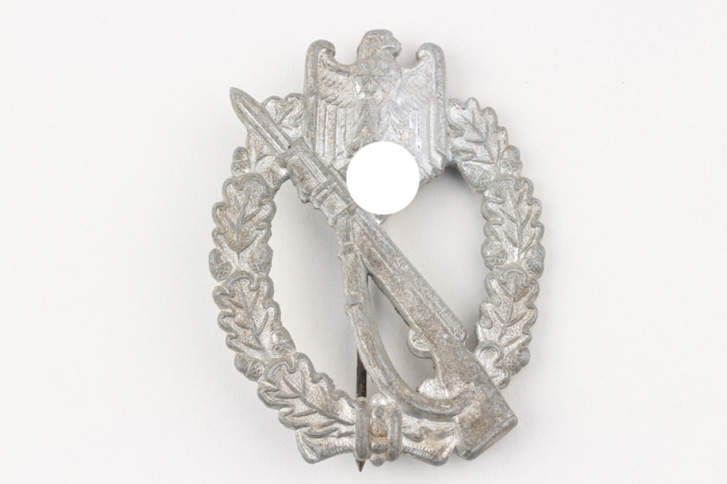 Infantry Assault Badge in silver (4 rivet) 