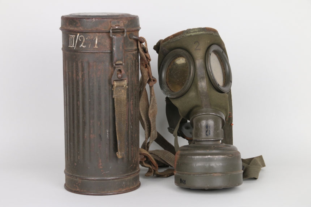 Wehrmacht gas mask in can