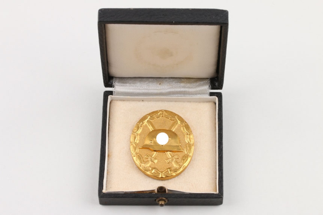 Wound Badge in gold - 30 marked in case 