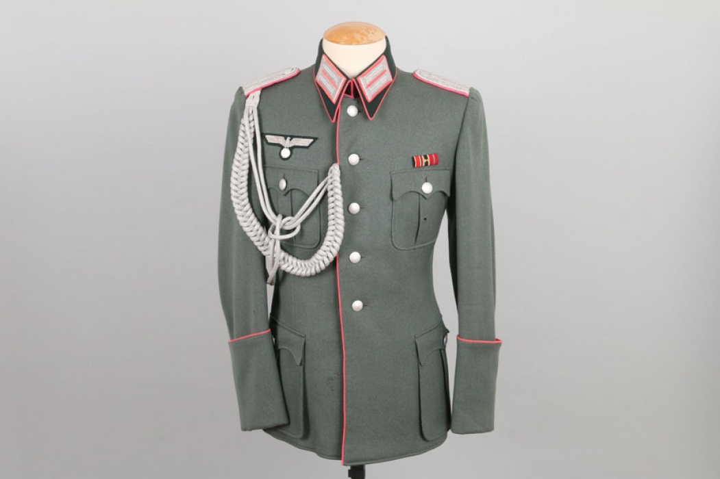Heer Panzer ornamented tunic for a Leutnant 