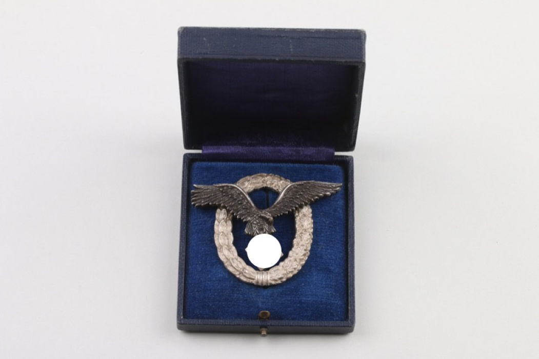 Luftwaffe Pilot's Badge (Juncker) in case 