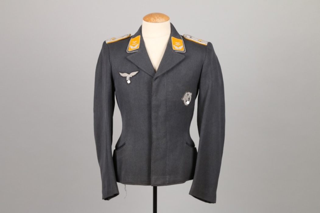 Luftwaffe officer's flight blouse to an observer