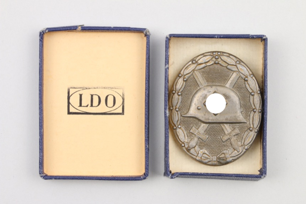 Wound Badge in gold "107" in LDO case 