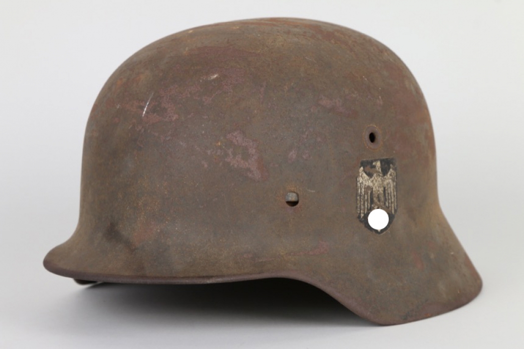 Heer M40 battle damaged single decal helmet - NS64