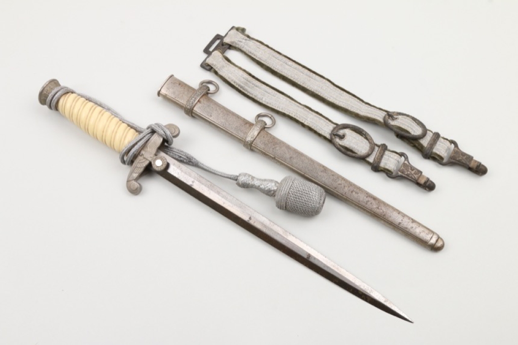 Heer officer's dagger with hangers & portepee 
