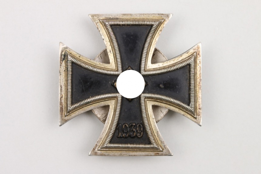 LC grouping - 1939 Iron Cross 1st Class L/16 on screw-back 