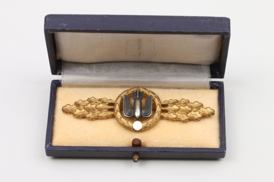 Fw. Spitzer - Squadron Clasp for Kampfflieger in gold with case 