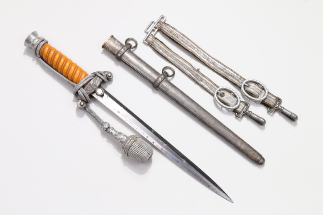 Unusual engraved Heer officer's dagger + hangers
