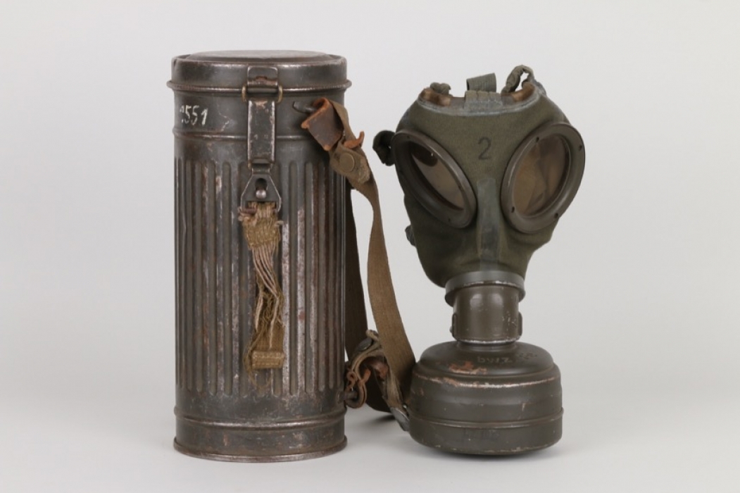 Wehrmacht gas mask in can with straps