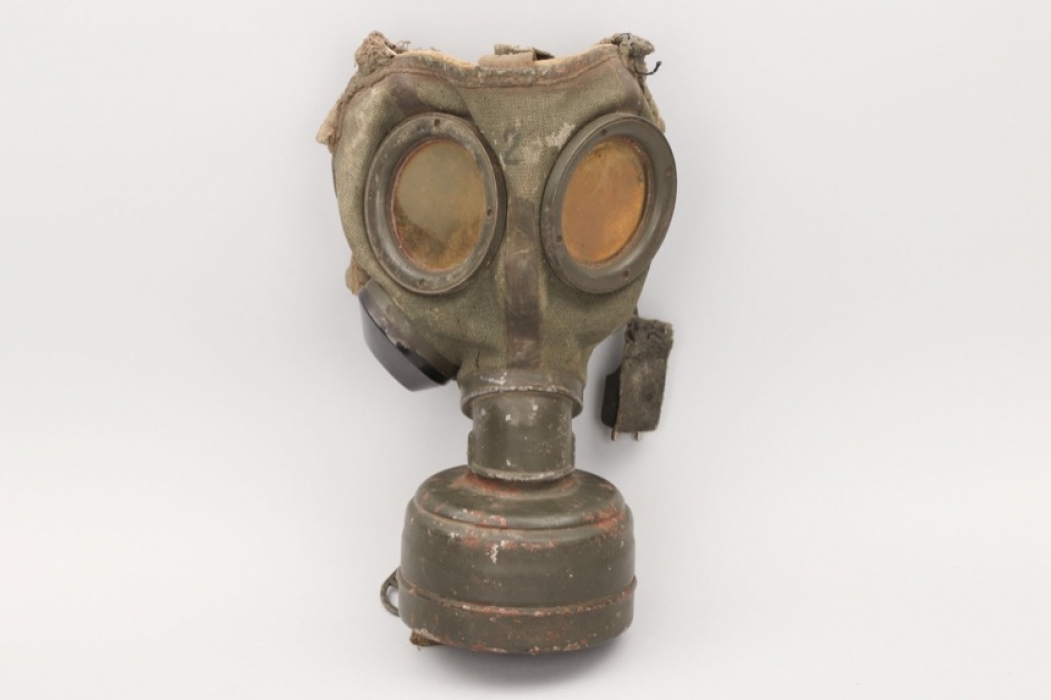 Wehrmacht gas mask + microphone