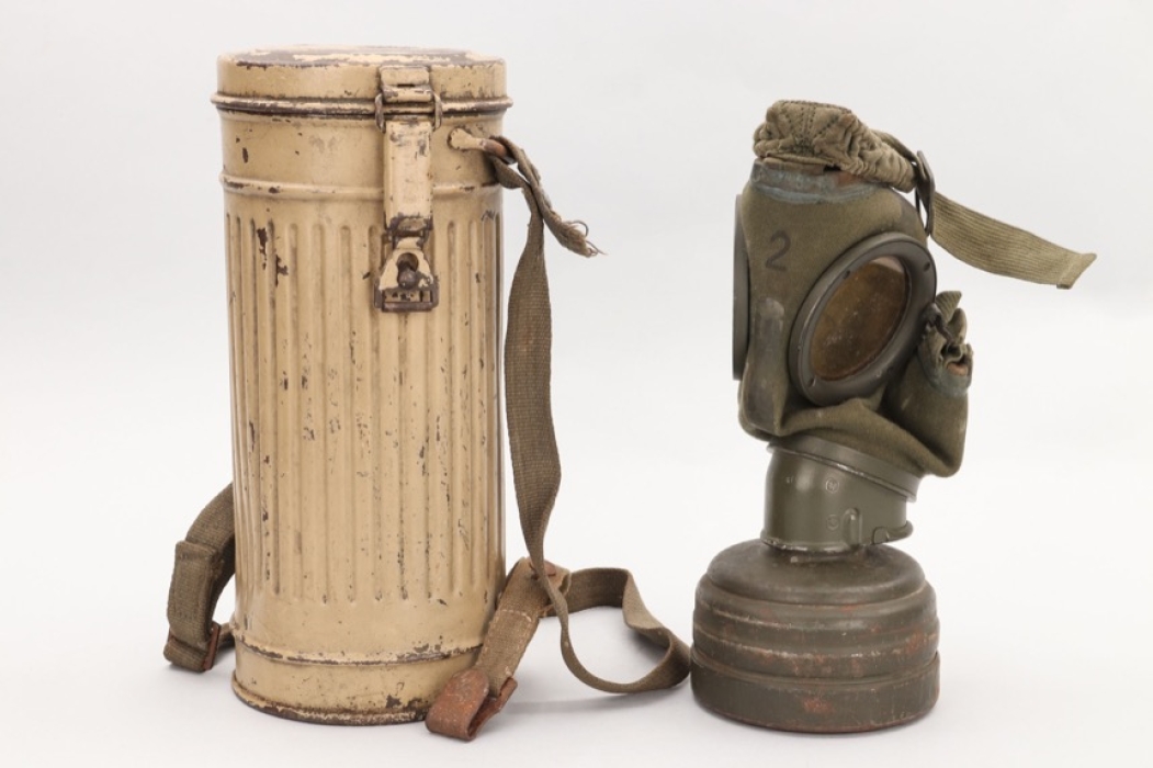 Wehrmacht tropical camo gas mask in can