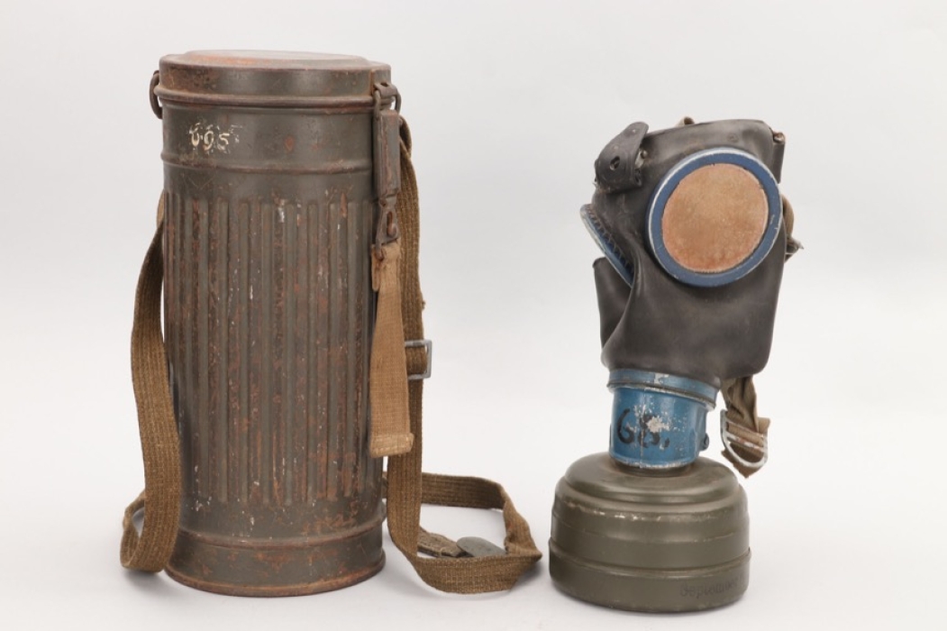 Named Wehrmacht gas mask in can 1942