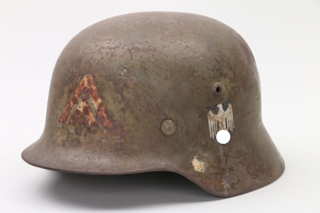 Heer M35 double decal helmet with unknown symbol - ET66