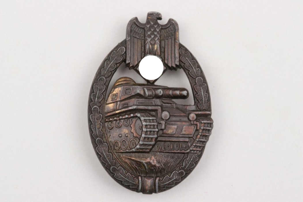 Tank Assault Badge in bronze - "Oval crimp"