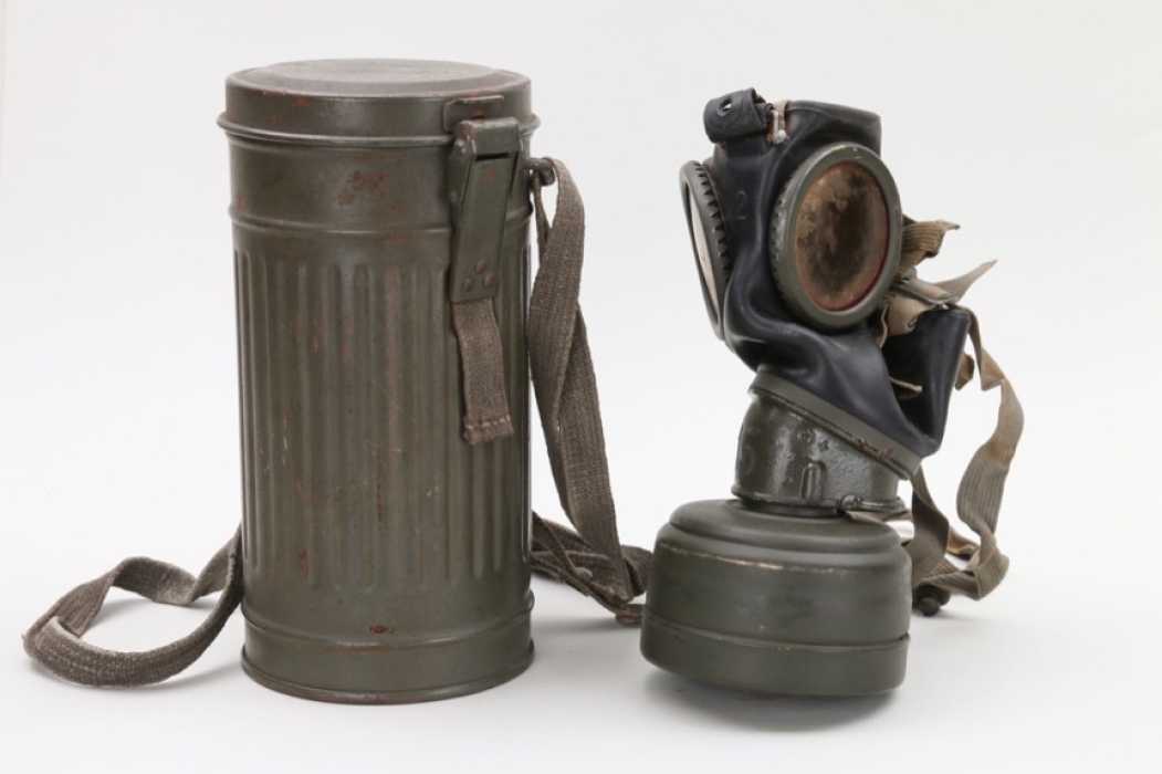 Wehrmacht gas mask in can - 1936