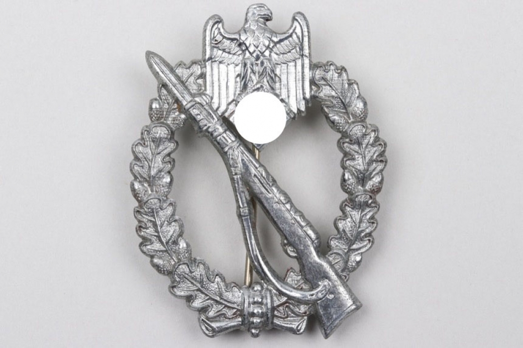 Infantry Assault Badge in silver - crimped