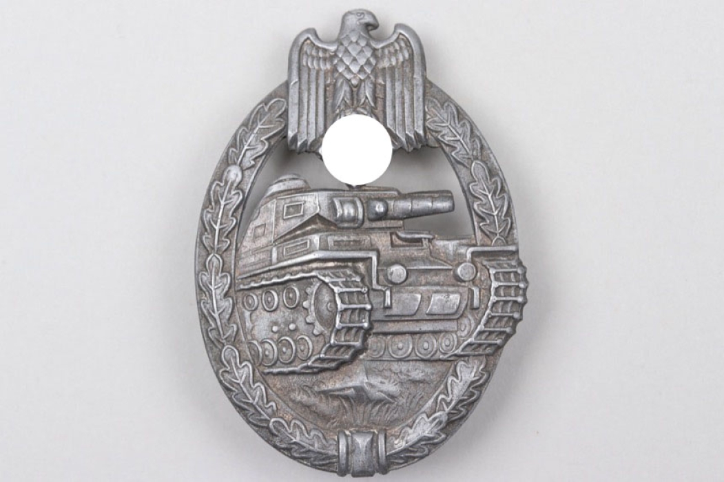 Tank Assault Badge in silver - "seven wheel"