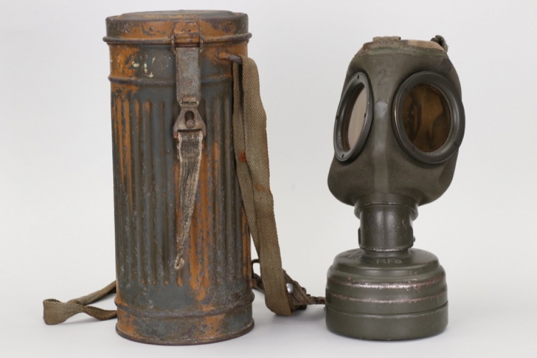 Wehrmacht camo gas mask in can - Dr. Geller
