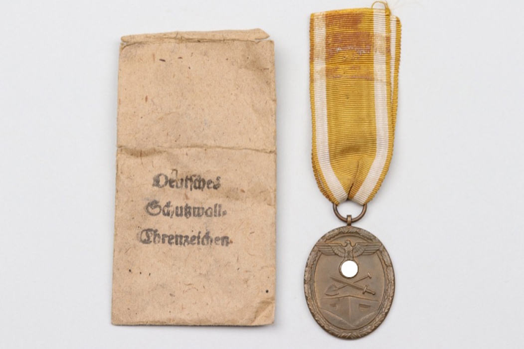 Westwall Medal in bag of issue - Poellath