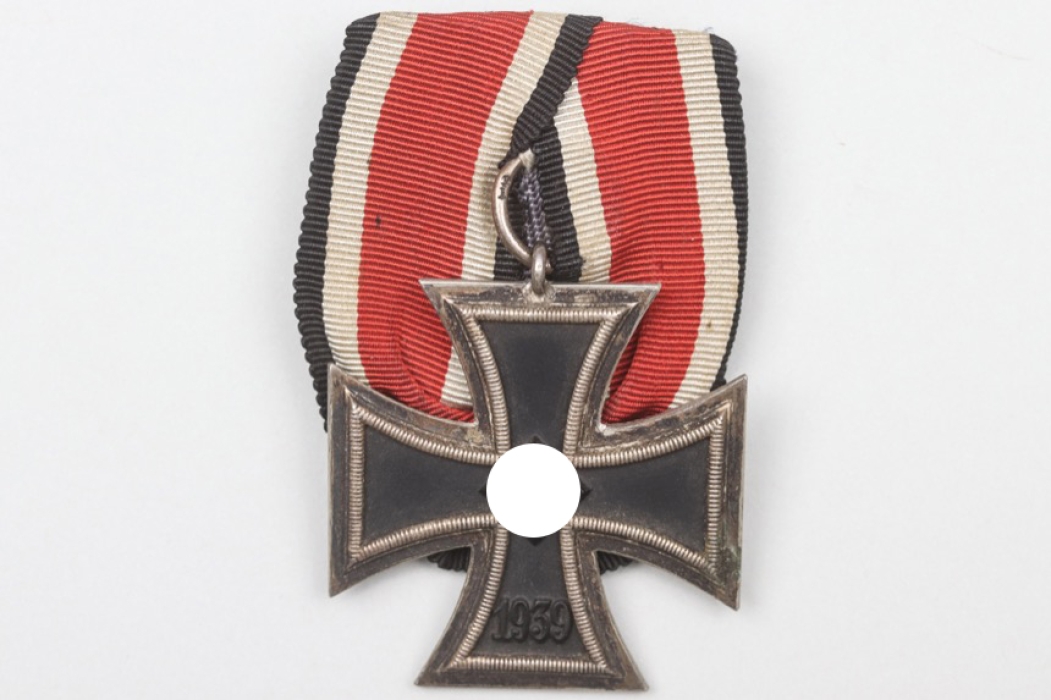 1939 Iron Cross 2nd Class on medal bar - L/13