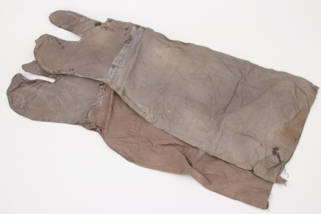 Wehrmacht M39 light gas protective suit gloves