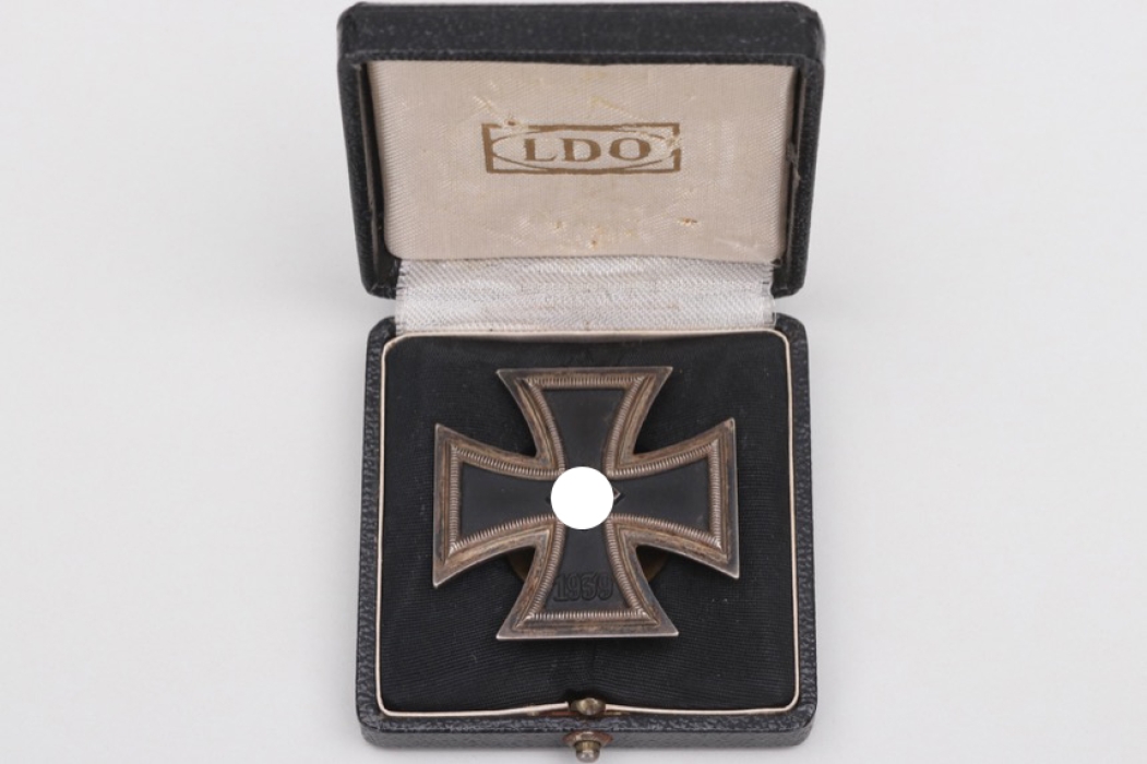 1939 Iron Cross 1st Class on screw-back in case - L/10