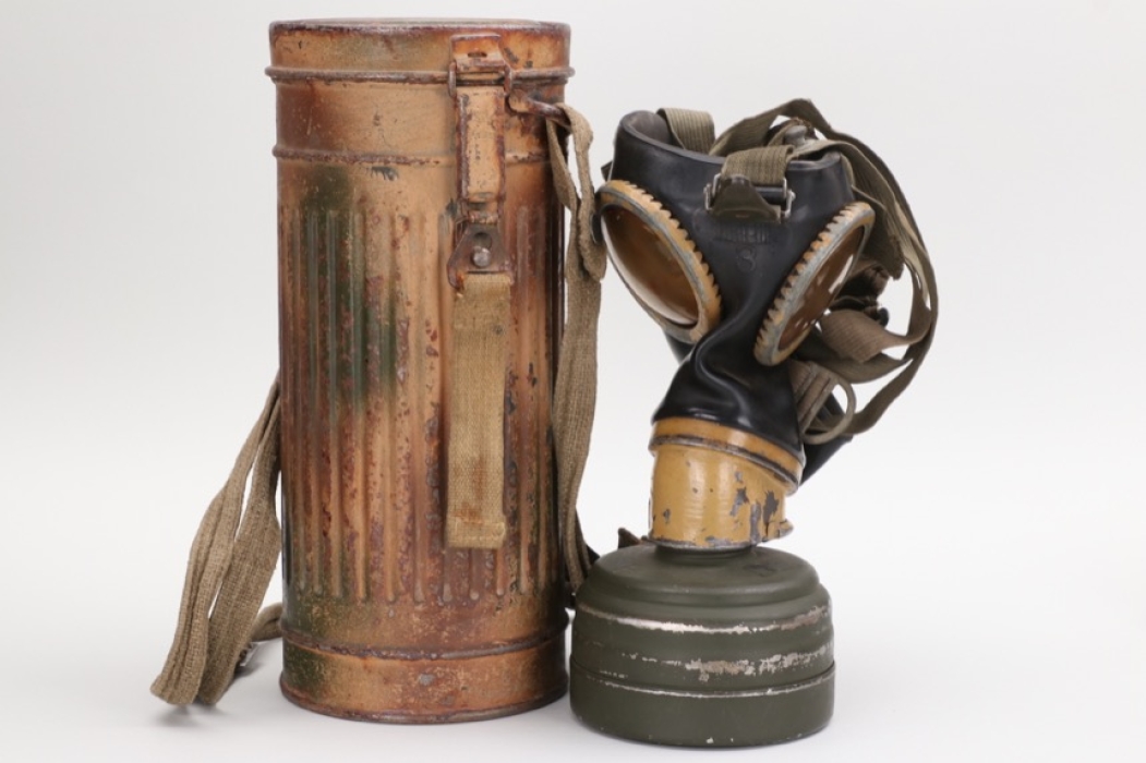 Wehrmacht tropical gas mask with camo can