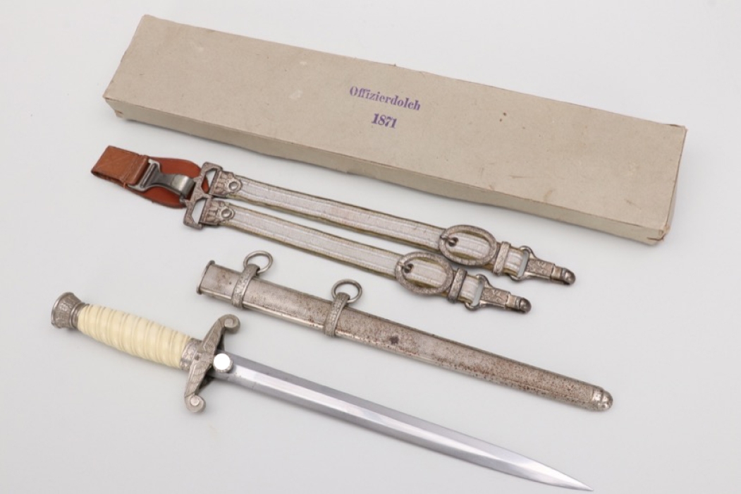 Heer officer's dagger (Wingen) with hangers in storage box
