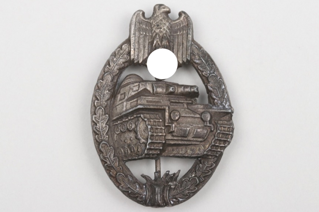 Tank Assault Badge in silver - cut-out