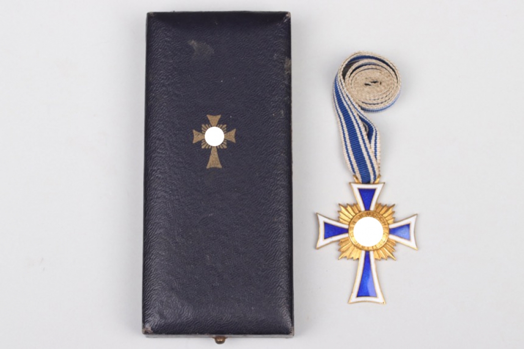 Mother's Cross in gold in case - Türk's