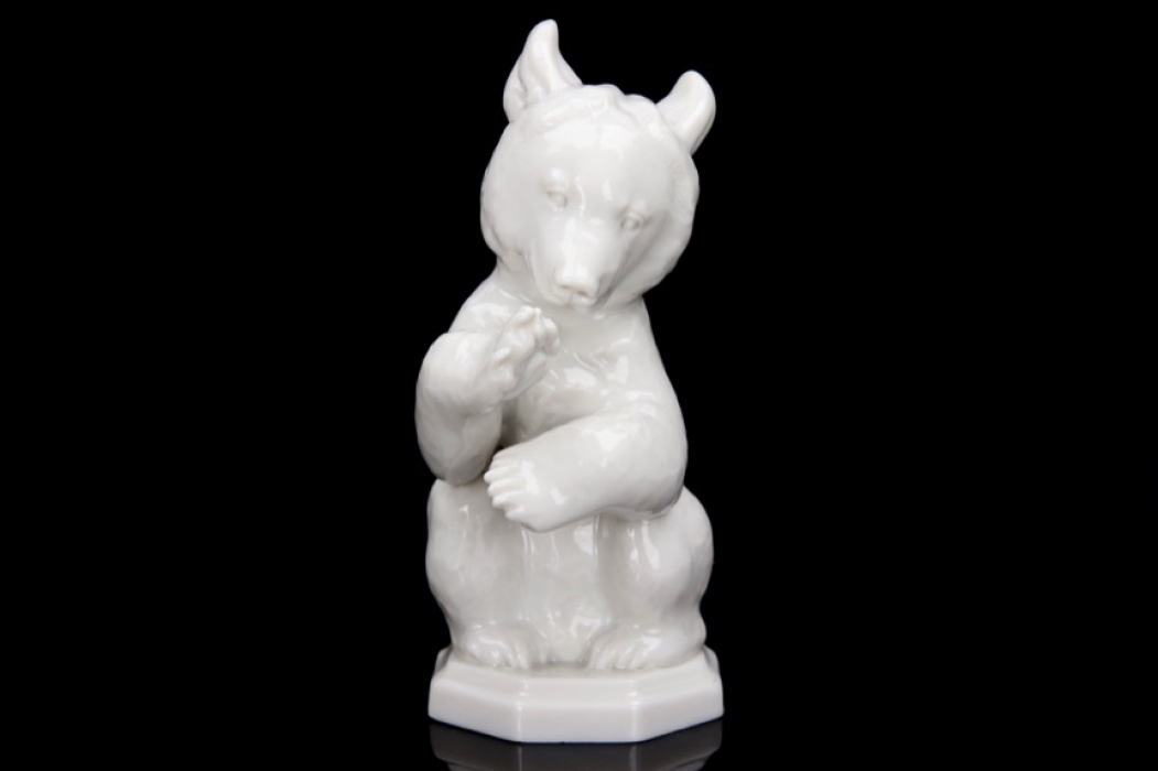 SS Allach - porcelain figure of a 'precatory bear' on a podestal #5 (Kärner)