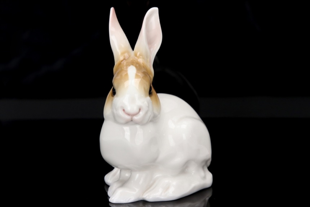 SS Allach - colored porcelain figure of a 'sitting hare' #61 (Kärner)