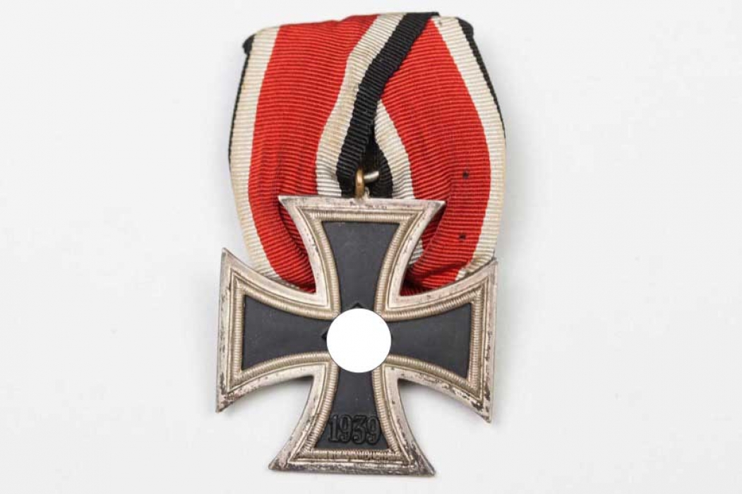 1939 Iron Cross 2nd Class on medal - "Full Juncker"
