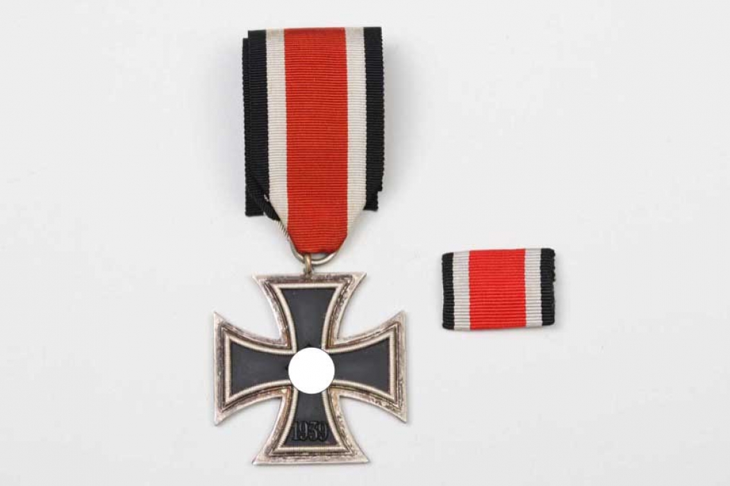 1939 Iron Cross 2nd Class on medal bar - "Full Juncker"