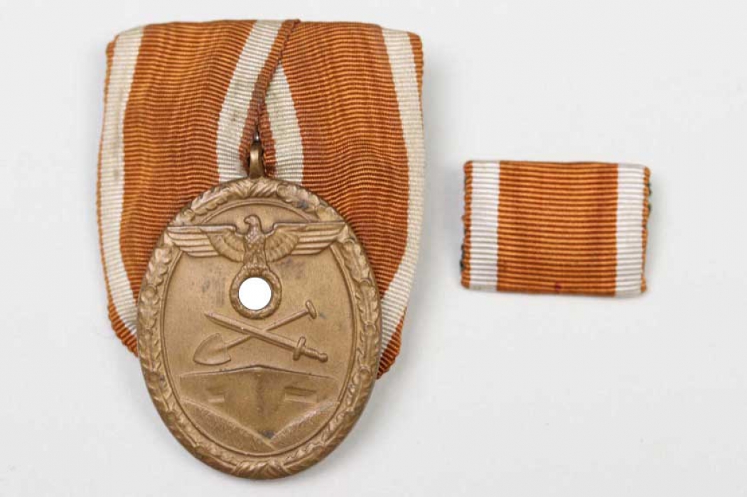 Westwall Medal on medal bar with ribbon bar