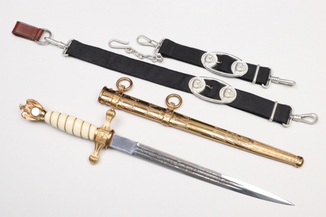 Kriegsmarine officer's dagger with official hangers - mint