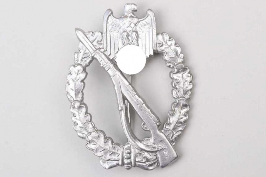 Infantry Assault Badge in silver - mint