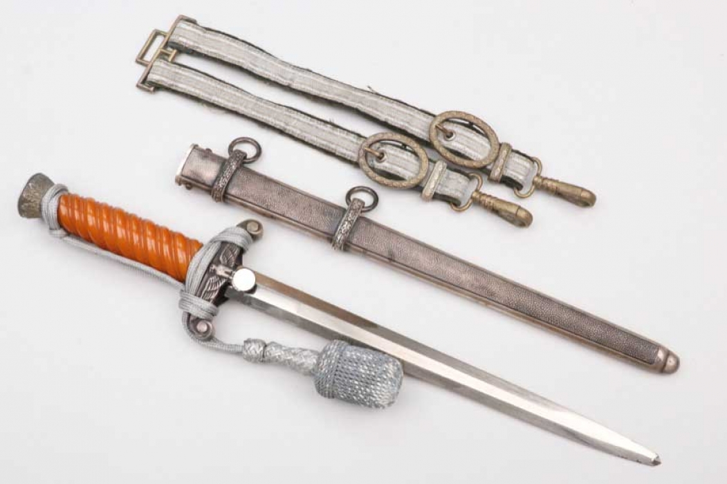 Heer officer's dagger with hangers and portpee