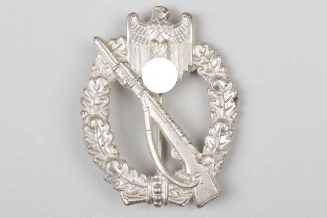 Infantry Assault Badge in silver - mint