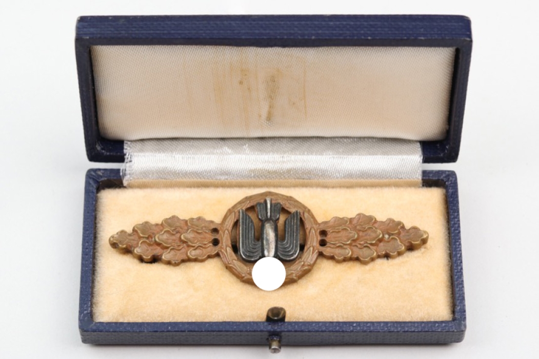 Squadron Clasp for Kampfflieger in bronze with case