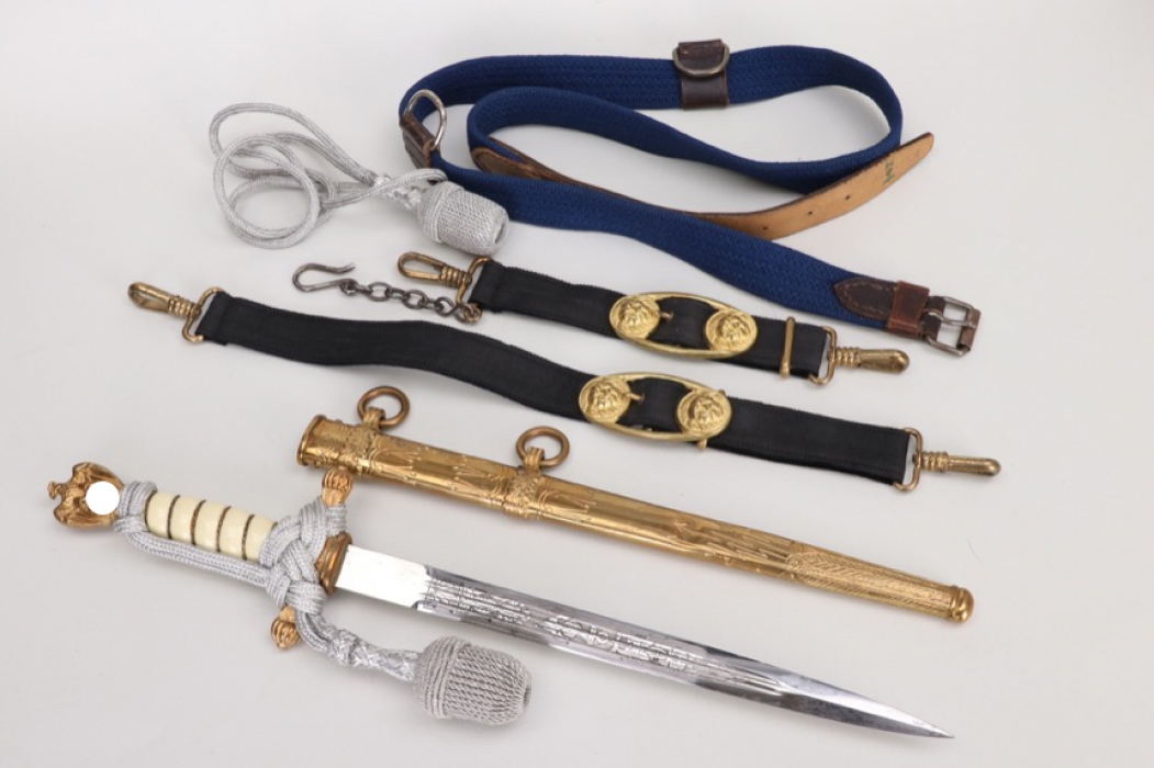 Kriegsmarine officer's dagger with hangers, portepee & belt - Eickhorn
