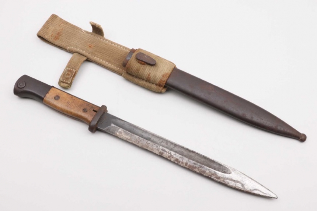 1943 Wehrmacht combat bayonet SG 84/98 with webbing frog