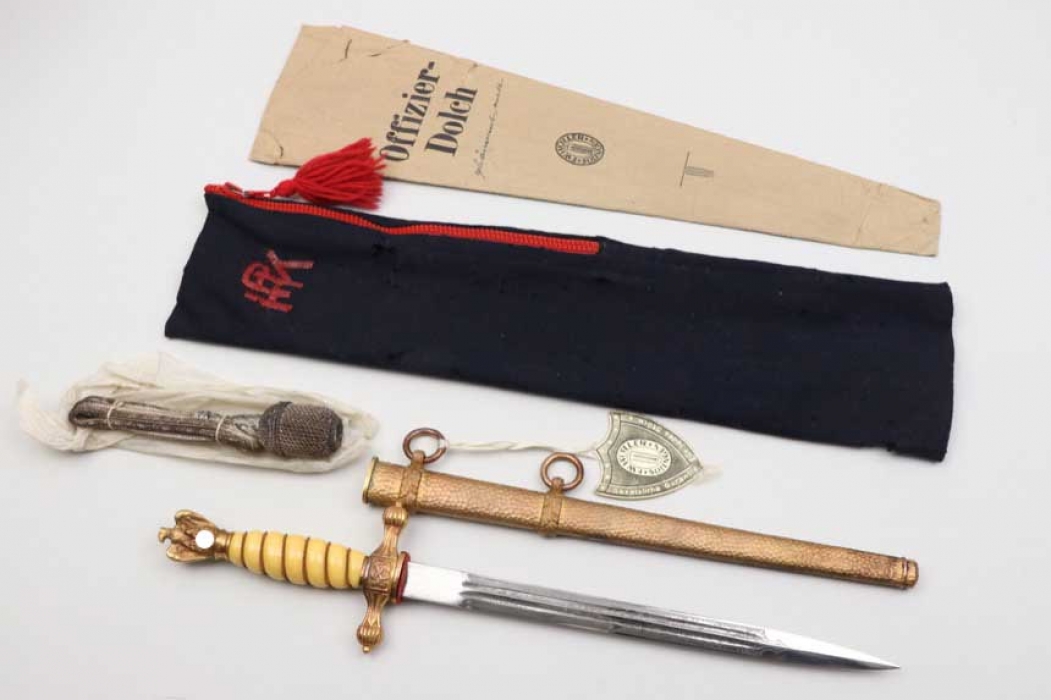 Kriegsmarine officer's dagger with bags, maker's tag & portepee - Höller