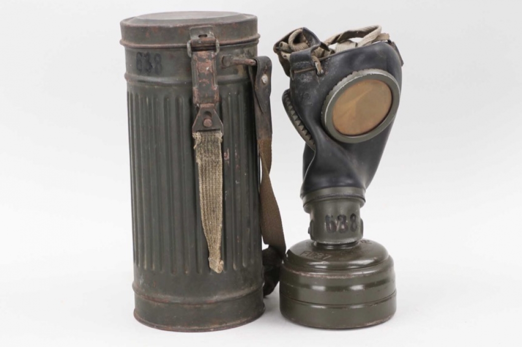 Wehrmacht/SS gas mask with  can