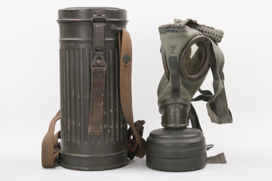 Wehrmacht gas mask in can (1939) - never used